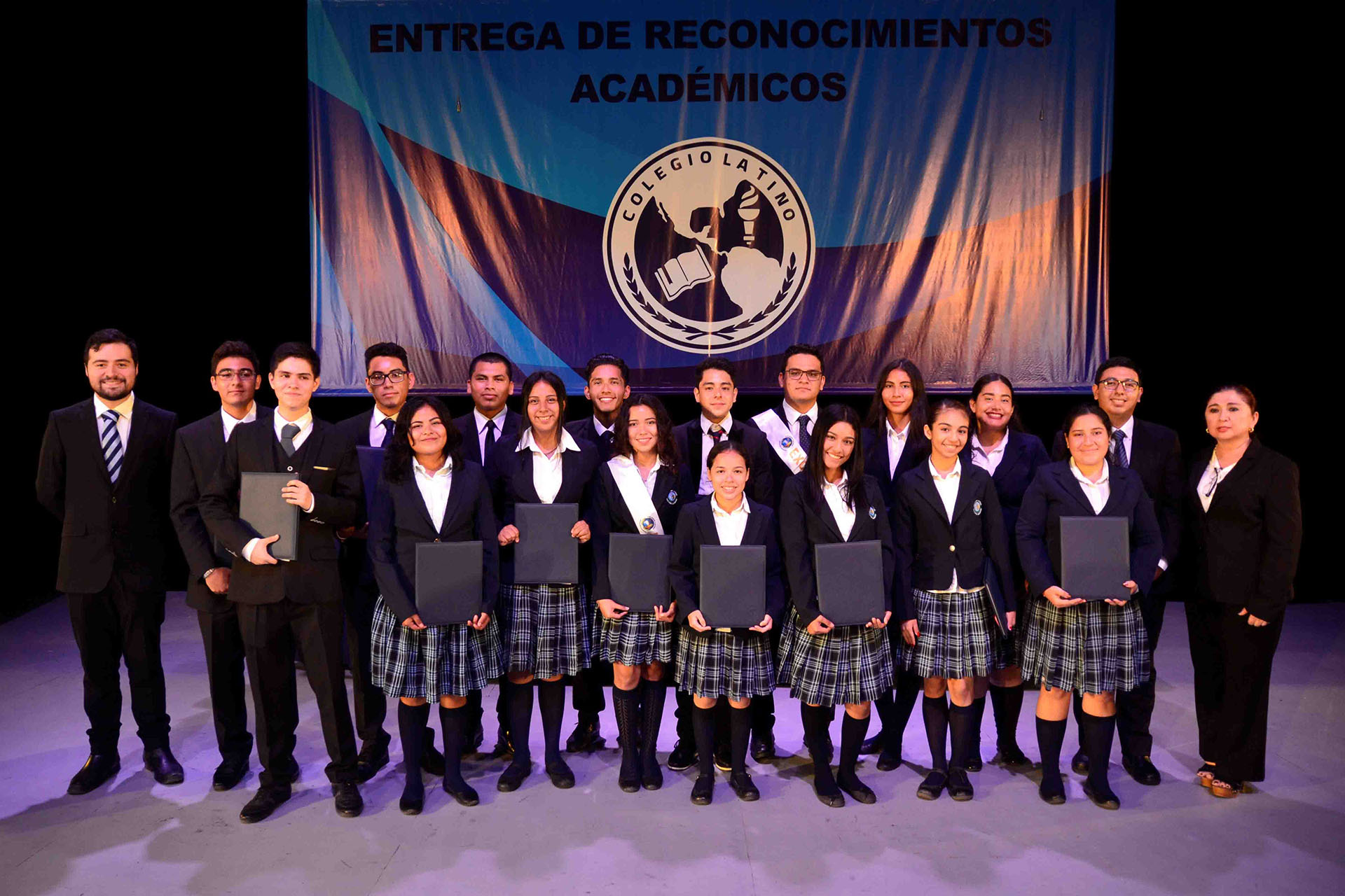 Colegio Latino egresado 2019